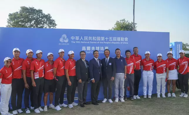 港隊與中國香港高爾夫球協會和香港哥爾夫球會代表合照。