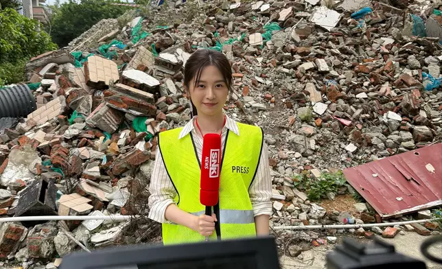 Carmen今季由「記者妹」升呢做「主播」。