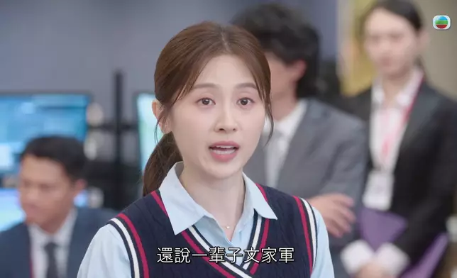 面對家妍，Amber一面鄙視兼倔強。