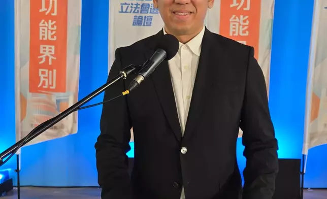 1號候選人黃永威。巴士的報記者攝