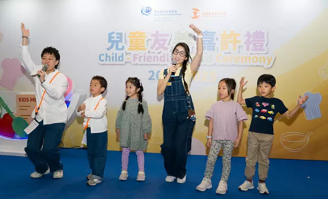 Kala EE 邀請現場小朋友一同進行「魔法餐廳」互動活動。