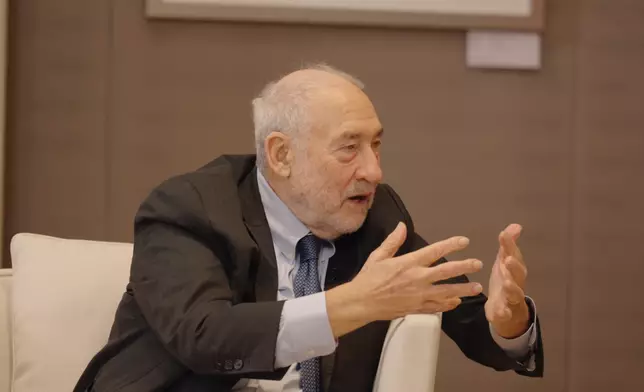 Joseph Stiglitz發言。行政長官辦公室影片截圖