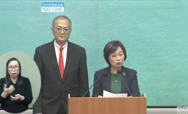 盧寵茂同蔡若蓮見記者，公布籌備新醫學院最新進度。政府新聞網視頻截圖