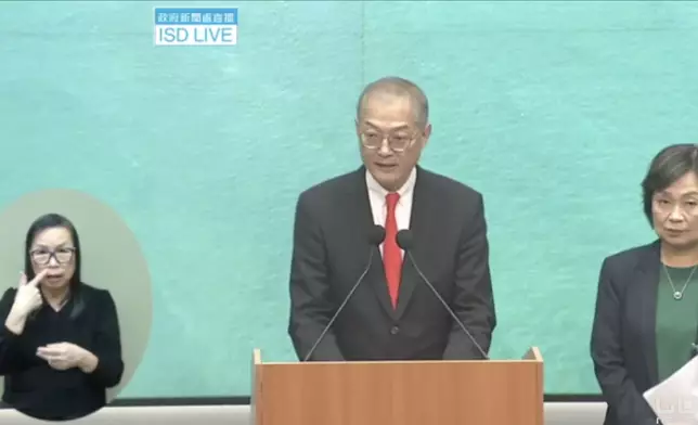 盧寵茂同蔡若蓮見記者，公布籌備新醫學院最新進度。政府新聞網視頻截圖