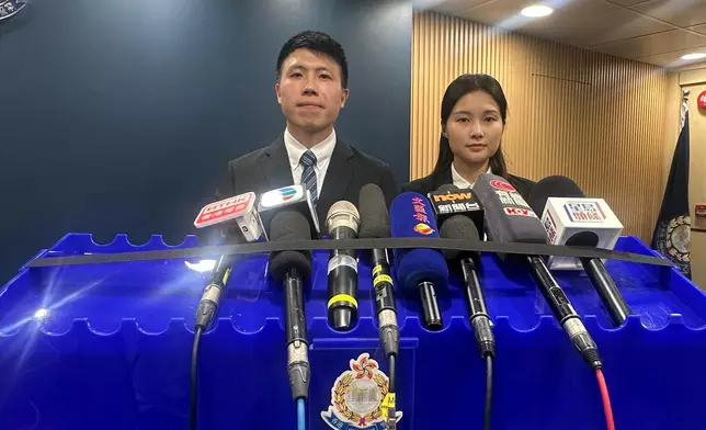 陳敏熹（右）及馬沛聰（左）向傳媒簡報案情。