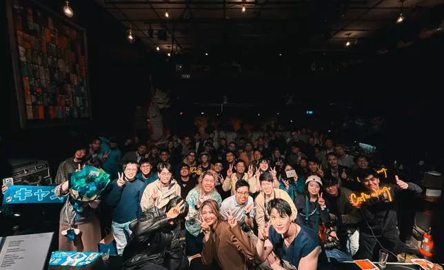 Cath黃妍與全場觀眾大合照。