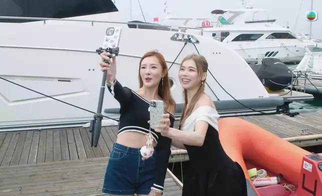 原本係開心嘅船P。