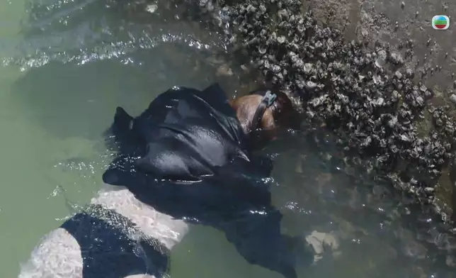 廖慧儀親身上陣演浮屍，好專業。