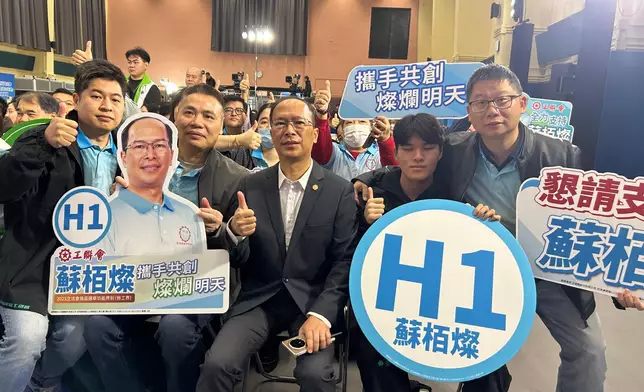 蘇栢燦的打氣團。巴士的報記者攝