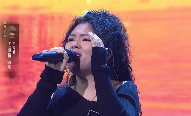 5燈選手尤淑情獻唱《聽海》。