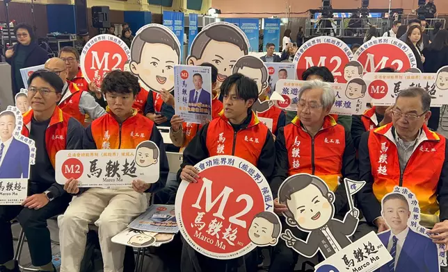 2號候選人馬軼超的助選團。巴士的報記者攝