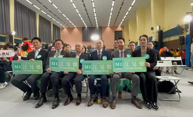 1號候選人江旻憓的助選團。巴士的報記者攝