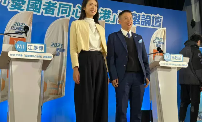 立法會功能組別旅遊界1號候選人江旻憓(左)、2號候選人馬軼超(右)出席選舉論壇。巴士的報記者攝