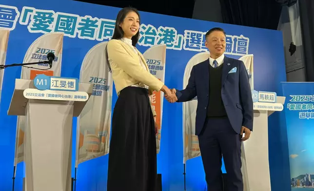 立法會功能組別旅遊界1號候選人江旻憓(左)、2號候選人馬軼超(右)出席選舉論壇。巴士的報記者攝