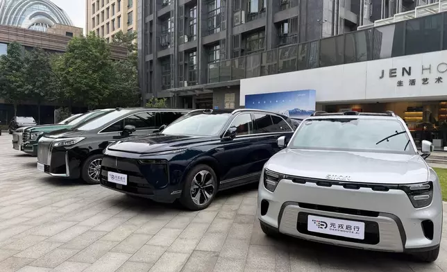 元戎啟行旗下車型。巴士的報攝。