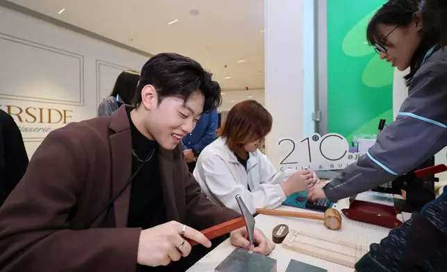 為期兩日的 21C@JC計劃嘉年華匯聚多項精彩節目，讓參與者體驗以青少年為本的服務轉型。香港賽馬會圖片