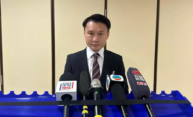 警方荃灣警區重案組第二隊高級督察張文迪向傳媒簡報案情。