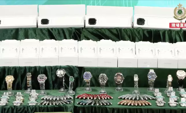 海關採取特別行動「雙節棍」打擊跨境轉運冒牌物品活動，檢獲12萬件冒牌物品，市值 6500 萬元。海關fb視頻截圖