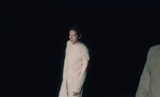 王嘉爾連續兩張專輯打入Billboard前15創華語歌手新里程。