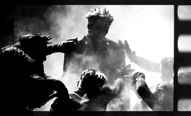 王嘉爾連續兩張專輯打入Billboard前15創華語歌手新里程。