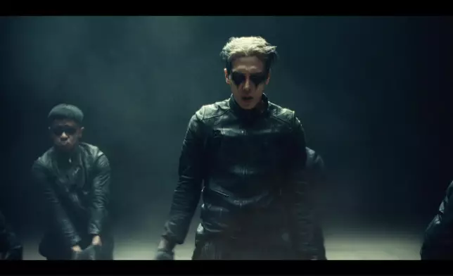 王嘉爾連續兩張專輯打入Billboard前15創華語歌手新里程。