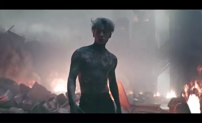 王嘉爾連續兩張專輯打入Billboard前15創華語歌手新里程。