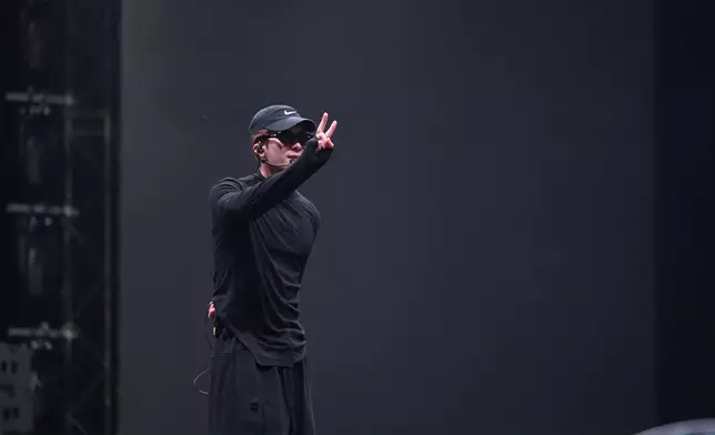 世界巡迴演唱會Jackson身兼多職，擔任統籌和總監，由服裝、舞蹈編排、燈光和舞台效果等都親自參與