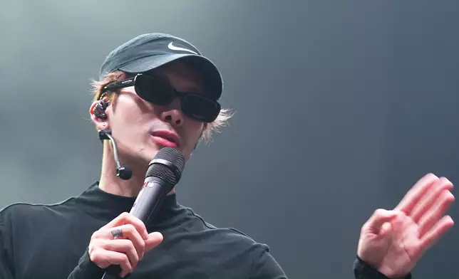 世界巡迴演唱會Jackson身兼多職，擔任統籌和總監，由服裝、舞蹈編排、燈光和舞台效果等都親自參與