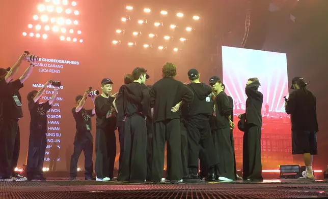 世界巡迴演唱會Jackson身兼多職，擔任統籌和總監，由服裝、舞蹈編排、燈光和舞台效果等都親自參與