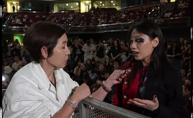 有粉絲更化上MV《Magic Man》造型應援