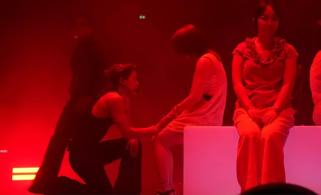 幸運粉絲可以上台同Jackson超近距離互動。