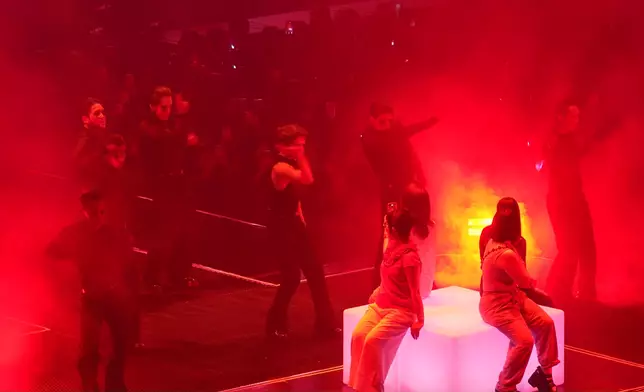 幸運粉絲可以上台同Jackson超近距離互動。