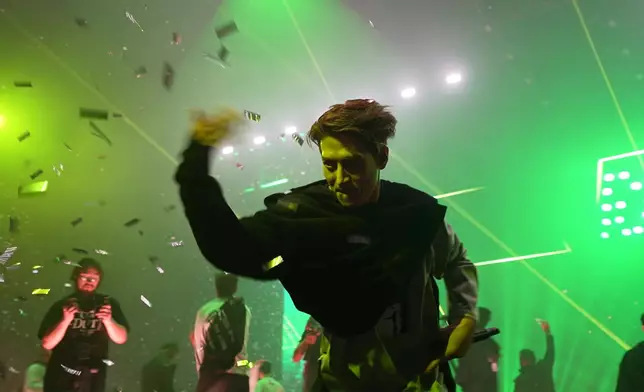 演唱會Encore環節亦會邀請家人、好友及隨機粉絲上台同樂，派對氣氛高漲。