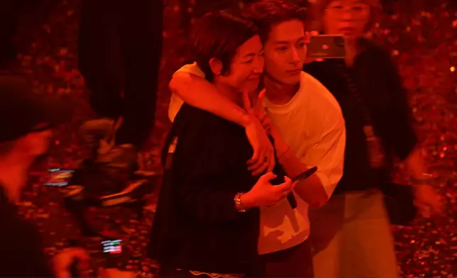 演唱會Encore環節亦會邀請家人、好友及隨機粉絲上台同樂，派對氣氛高漲。