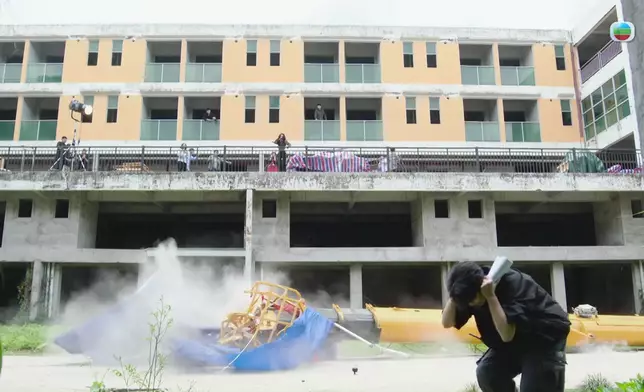 昨晚的升降平台倒塌意外其實是改編自真實事件。