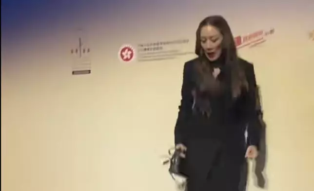 任達華、琦琦夫妻檔出席時裝秀。網上圖片