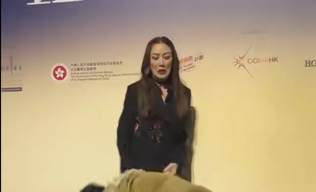 任達華、琦琦夫妻檔出席時裝秀。網上圖片