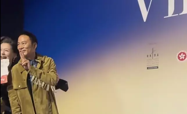 任達華、琦琦夫妻檔出席時裝秀。網上圖片