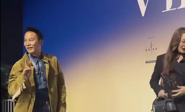 任達華、琦琦夫妻檔出席時裝秀。網上圖片