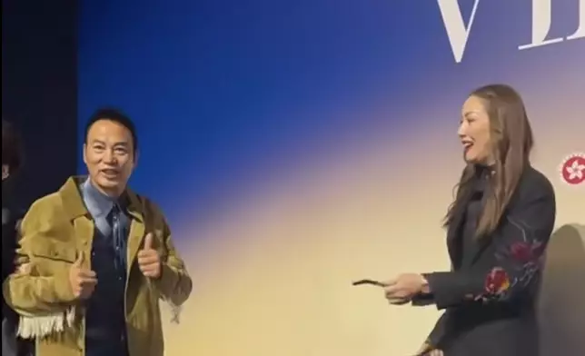 任達華、琦琦夫妻檔出席時裝秀。網上圖片