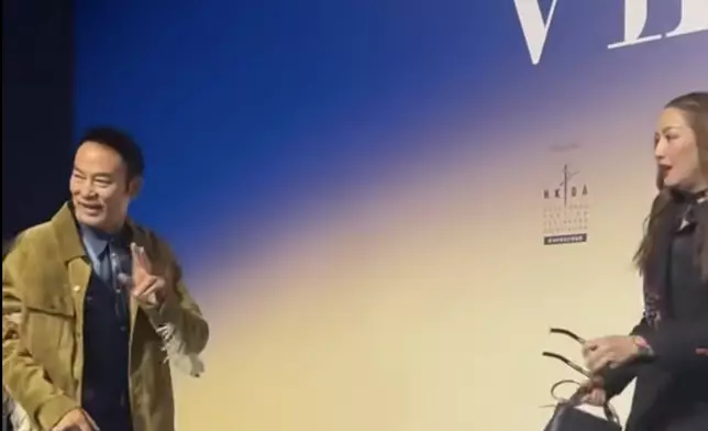 任達華、琦琦夫妻檔出席時裝秀。網上圖片