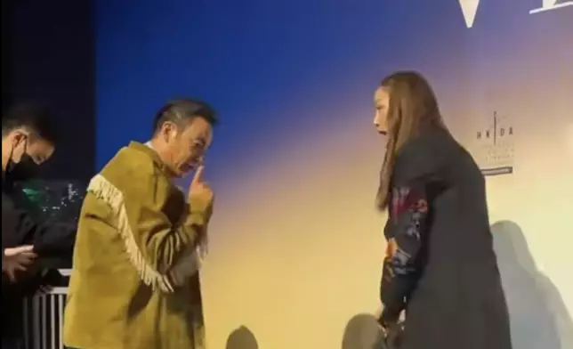 任達華、琦琦夫妻檔出席時裝秀。網上圖片