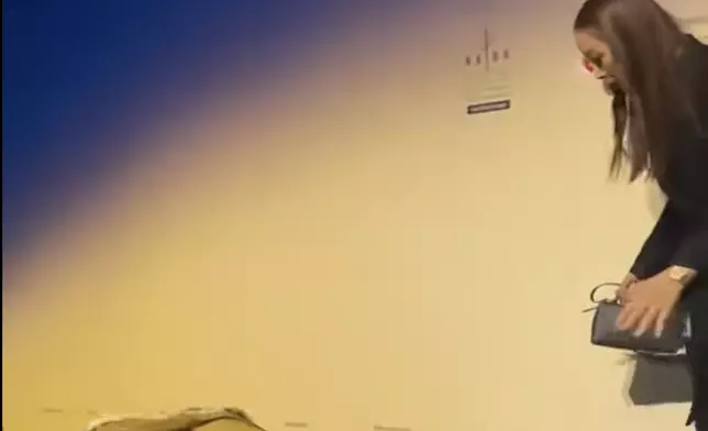 任達華、琦琦夫妻檔出席時裝秀。網上圖片