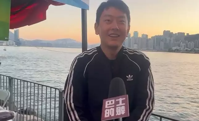 「維港泳2025」22日早上舉行，山東籍的趙先生由深圳來港參賽。巴士的報記者攝