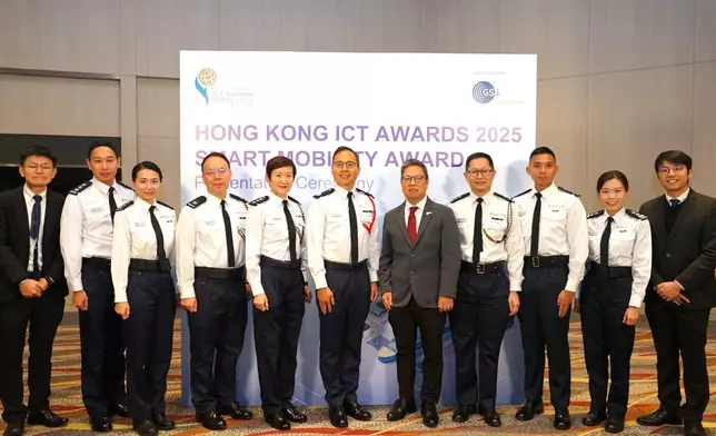 警方憑「離場易」與「觀塘智慧交通管理系統」，奪得2025年香港資訊及通訊科技獎銅獎。香港警察FB圖片