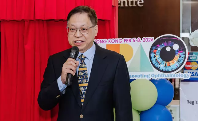 香港眼科醫學院院長容瀚華在「眼科發展展覽」開幕禮上致辭。