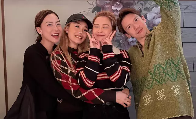 Mani、容祖兒及關智斌齊為阿Sa慶祝。