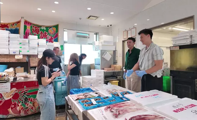 二人一見到日本女生即齊聲大讚Kawaii（可愛）！