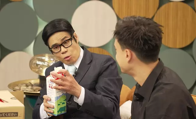 為感謝大王十年前的照顧，朱敏瀚專誠送日本鯛魚、牛奶、新甘泉梨給大王。