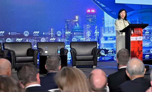 國際航運公會主辦的第二屆全球航運貿易高峰會，為「香港海運週2025」揭開序幕。圖為運輸及物流局局長陳美寶致辭。運物局網站圖片